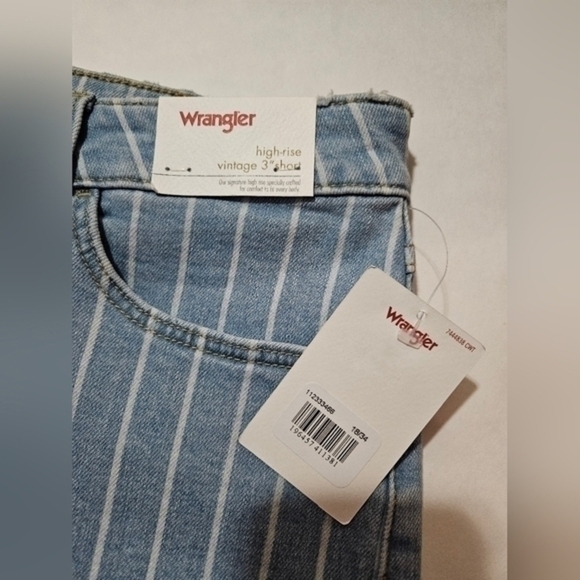 Wrangler Jean Shorts - Picture 2 of 5